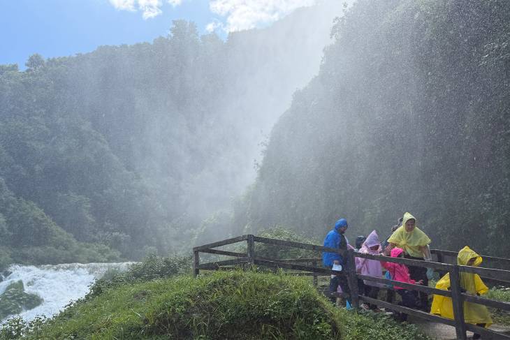 RonReizen: Regenjas aan bij Cascata delle Marmore
