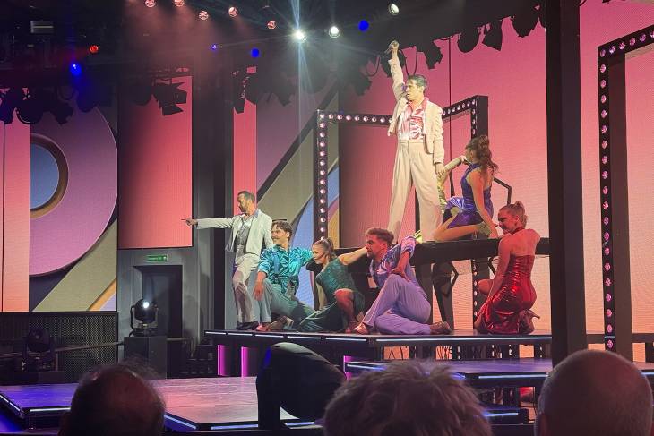 Entertainment op World Stage tijdens cruise naar Noorse fjorden