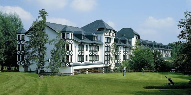 Land en Golfhotel Stromberg in de groene heuvels